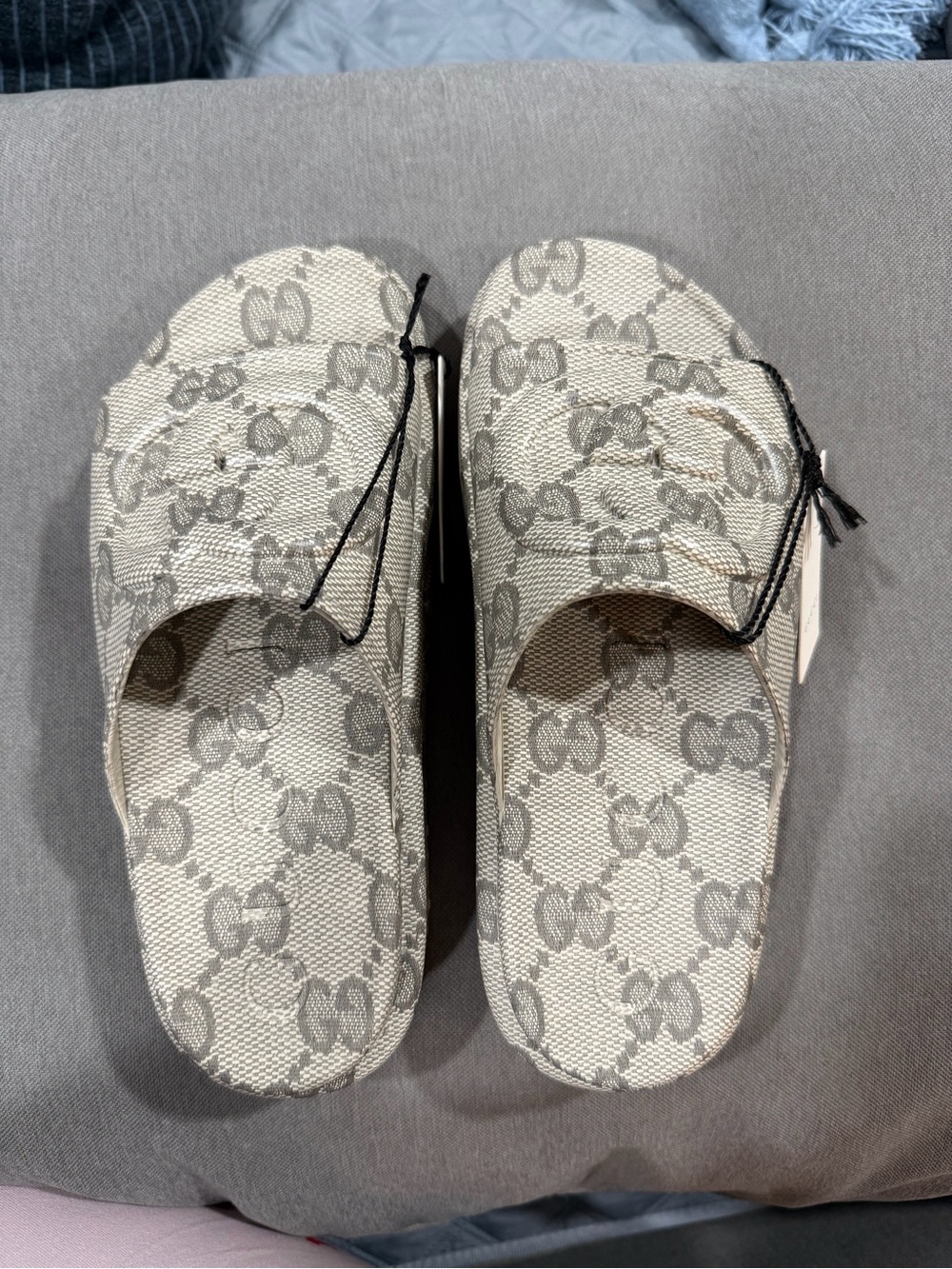 Gucci Womens Beige GG Logo Slide Sandals with Gray Monogram